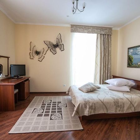 Karpaty Hotel Khust Ngoại thất bức ảnh