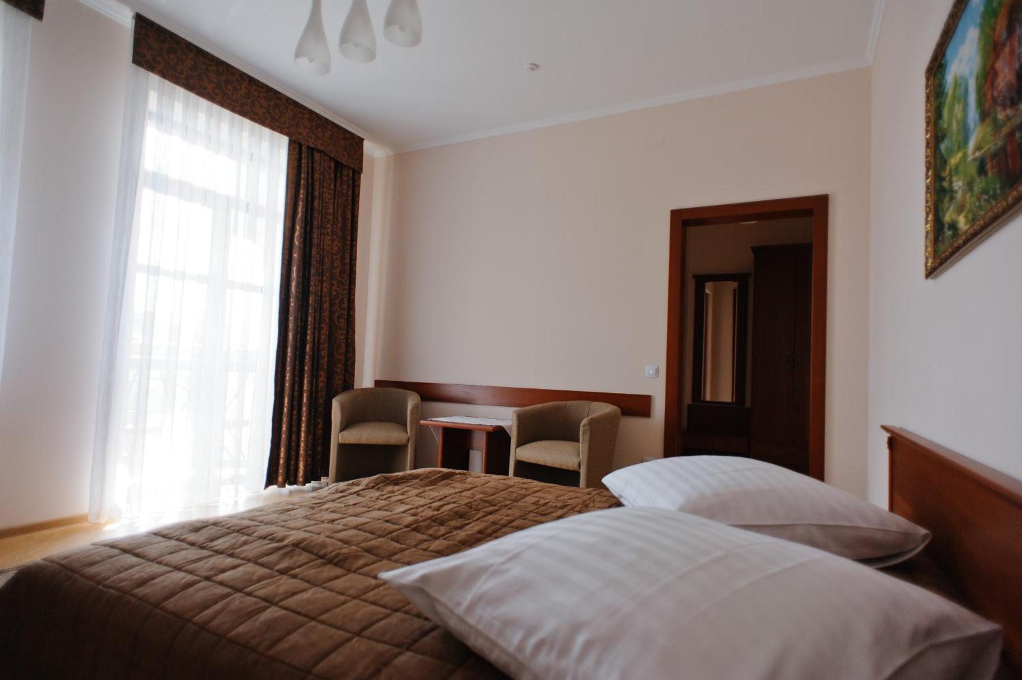 Karpaty Hotel Khust Ngoại thất bức ảnh