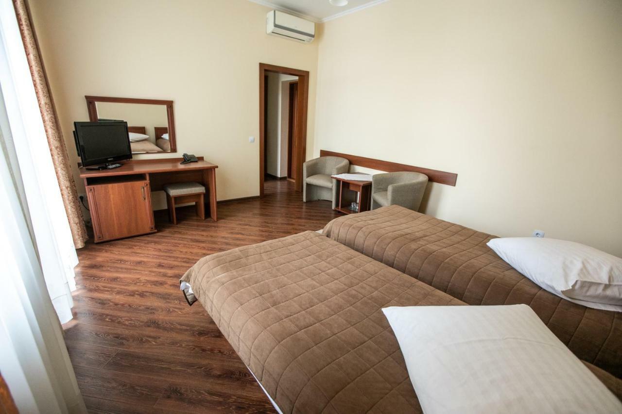Karpaty Hotel Khust Ngoại thất bức ảnh